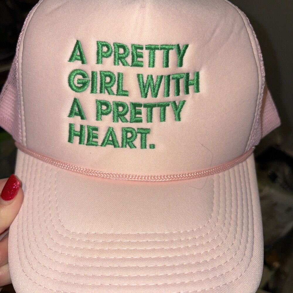 Trucker Hat Women’s Quote A Pretty Girl With A Pretty Heart